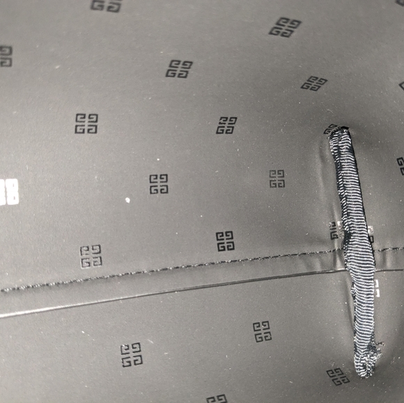 Givenchy - Picture 13 of 13